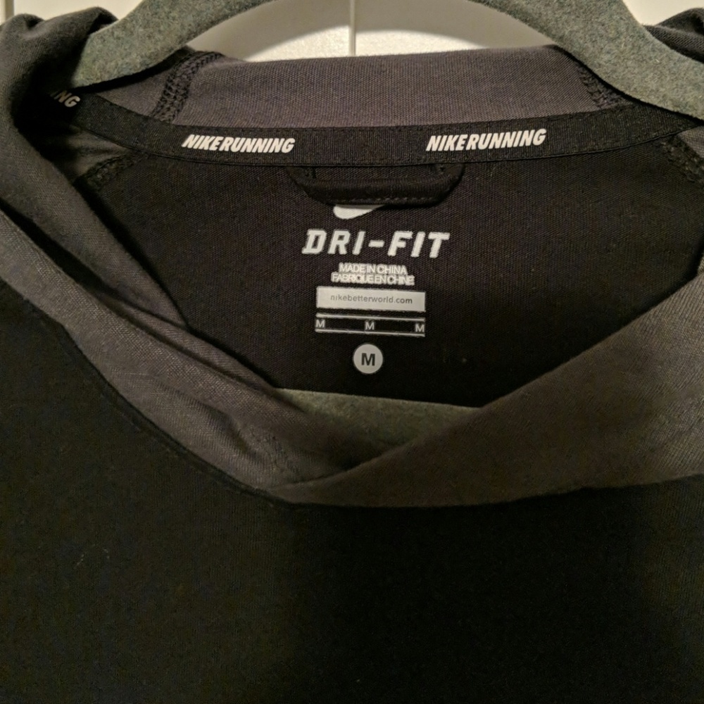 Nike dri fit running hooded top - Picture 2 of 8